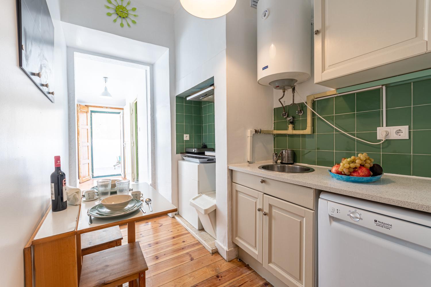 Spacious Apartment With Terrace At Graca Lisbona Esterno foto